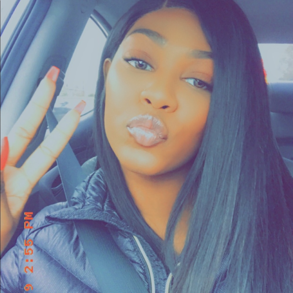 Meet your Posher, Sharae